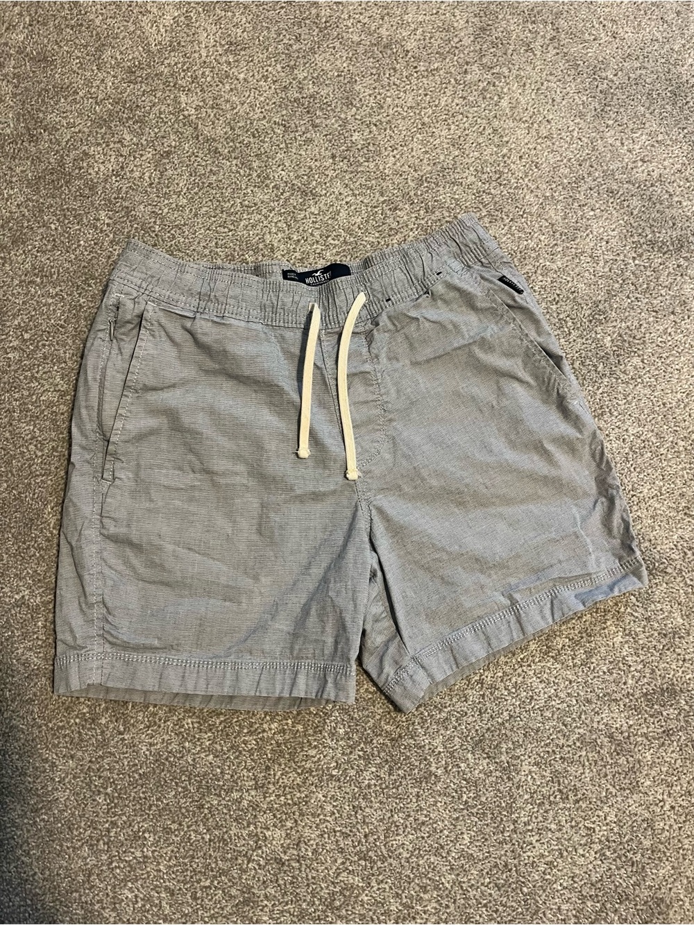 Hollister Men's Light Gray Drawstring Athletic Shorts